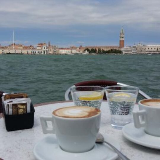 1-caffe-a-venezia-1496826072